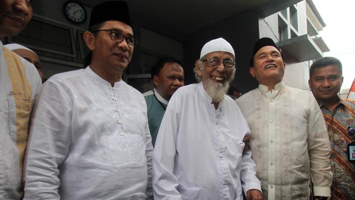Abu Bakar Ba'asyir didampingin Yusril Ihza Mahendra | Antara